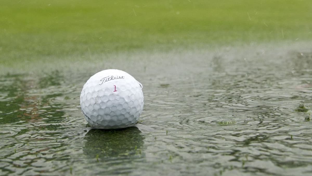 Golf-in-the-rain-blog.jpg
